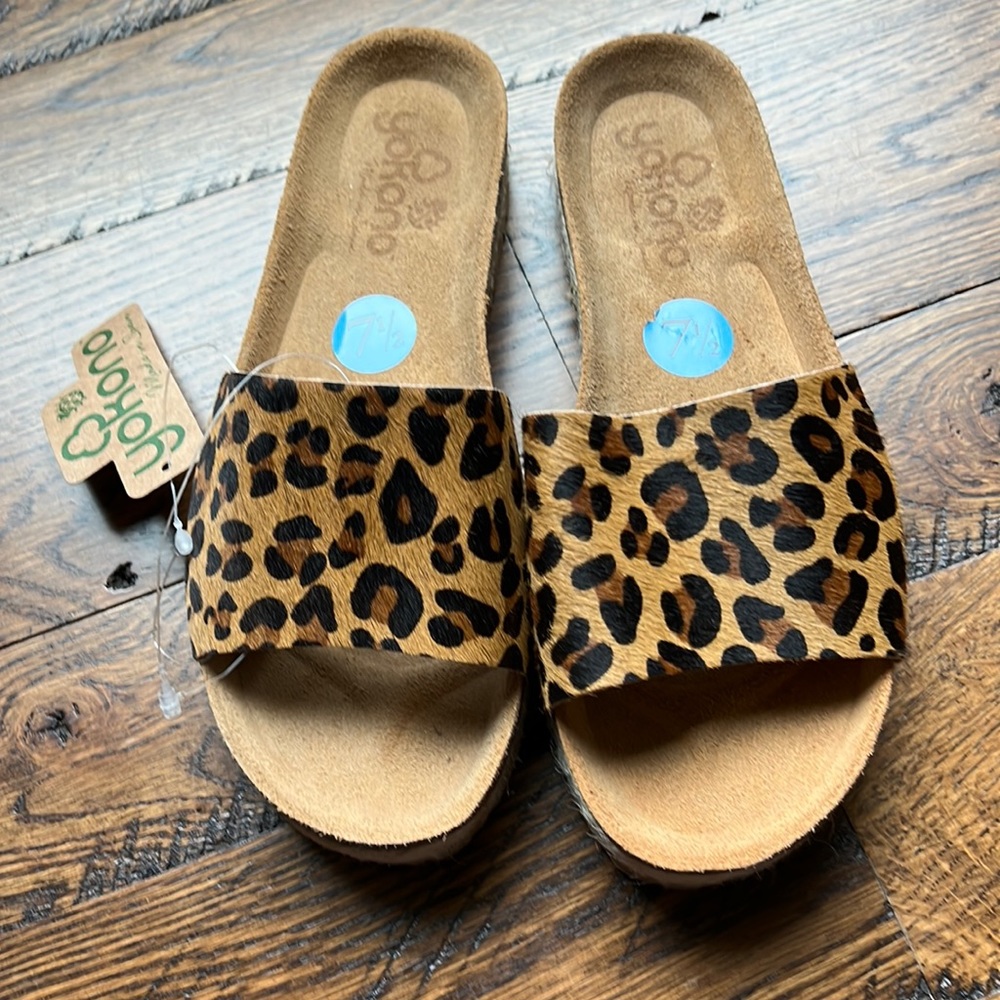 Yokano women’s leopard print single band sandals, size 7.5. Worn once!